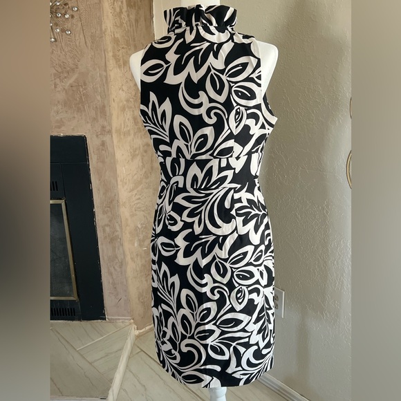 LONDON STYLE MIDI DRESS - Picture 9 of 9